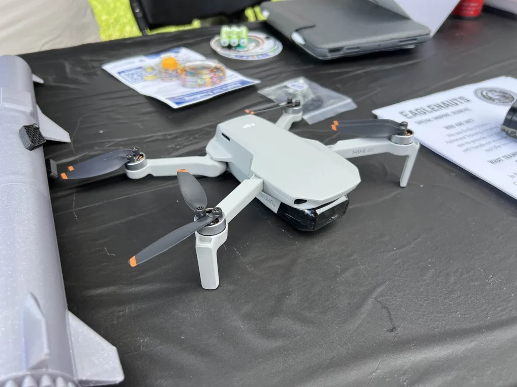 DJI Mini 4K in volo