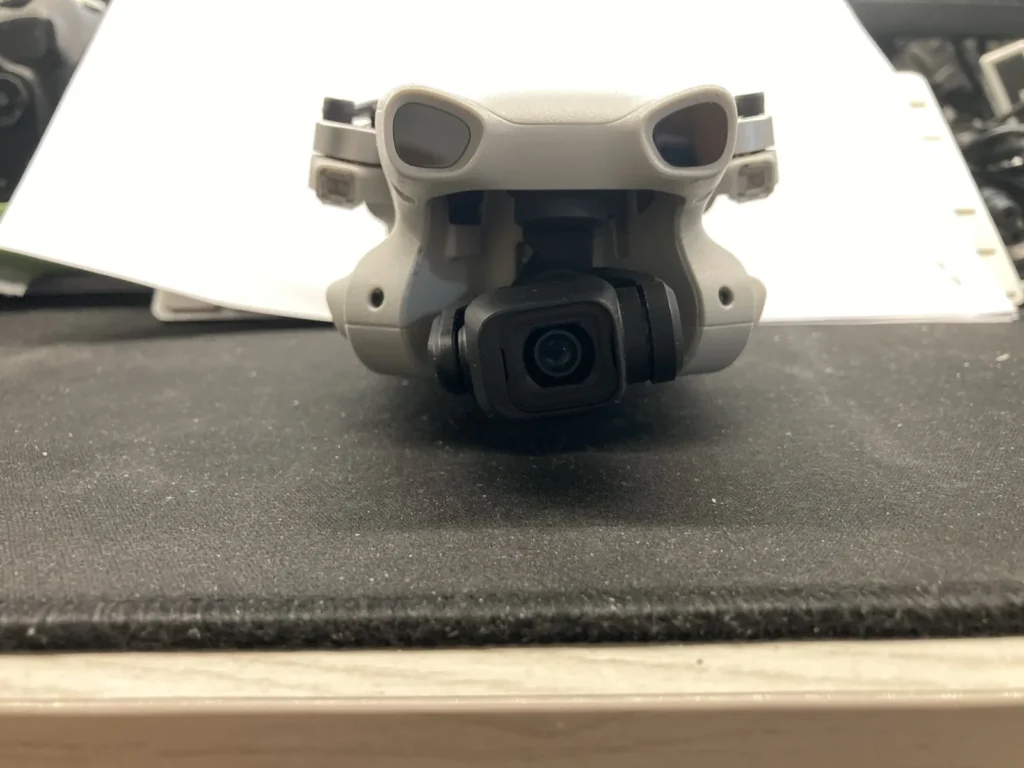 La fotocamera del DJI Lito X1 sul gimbal a 3 assi